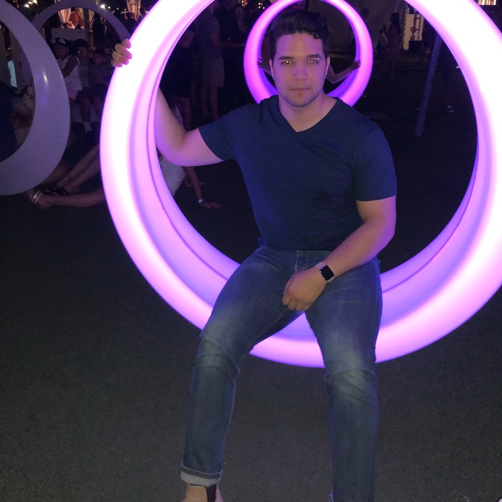 Meet your Posher, Luis